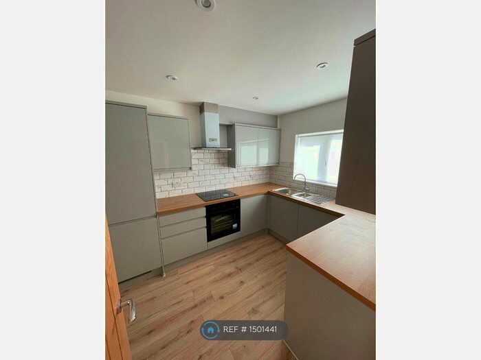 3 Bedroom End Of Terrace House To Rent In Swanstead, Basildon, SS16