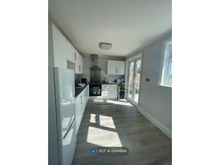 3 Bedroom Semi-Detached House To Rent In Leeson Road, Ventnor, PO38