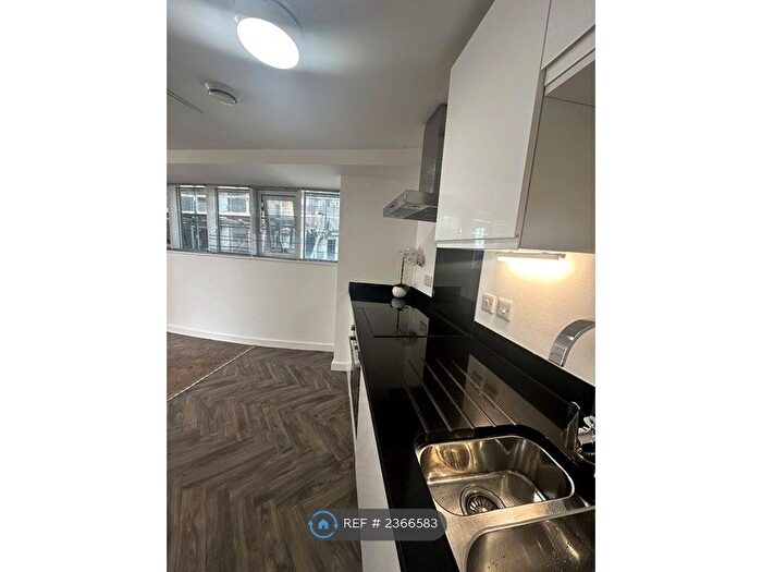 1 Bedroom Flat To Rent In The Gatehaus, Bradford, BD1