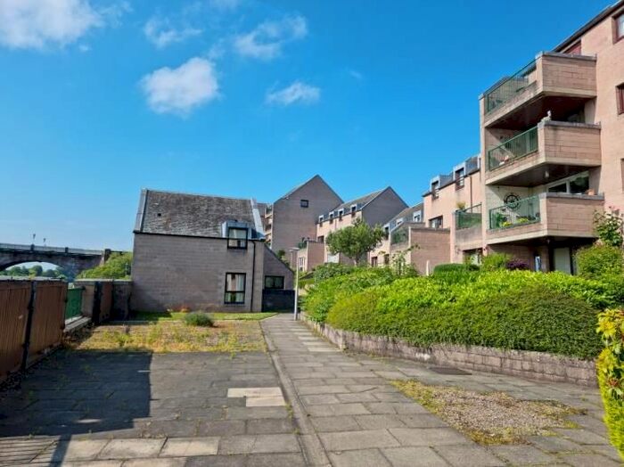 3 Bedroom Flat To Rent In Commercial Street, Perth, PH2