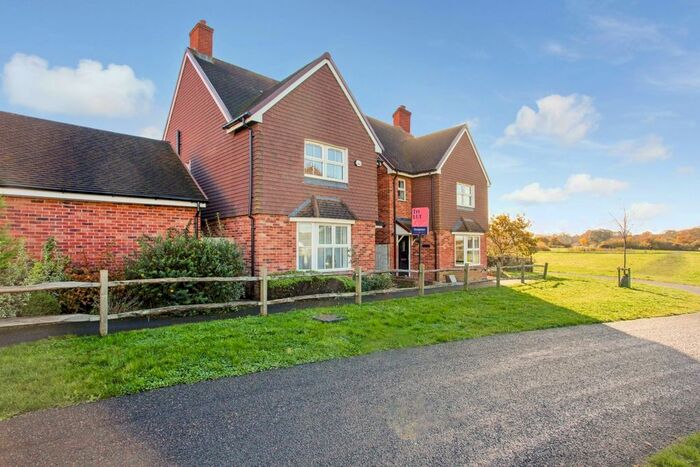 3 Bedroom Detached House To Rent In Westvale Road, Horley, RH6