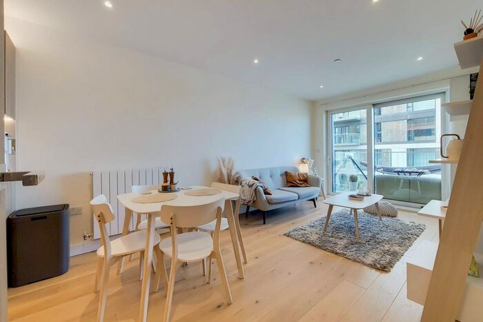 2 Bedroom Flat To Rent In Duke Of Wellington Avenue, Woolwich, London, SE18