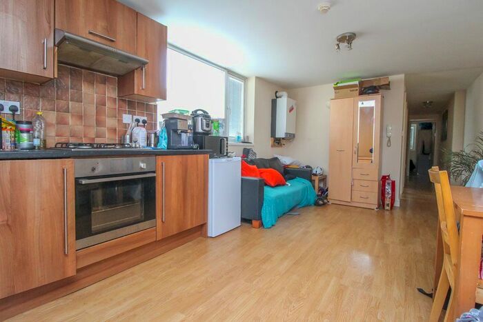 2 Bedroom Flat To Rent In Richmond Road, Roath, Cardiff, CF24