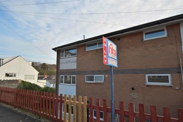 2 Bedroom Flat To Rent In Davnic Close, Pontypridd Street, Barry CF63