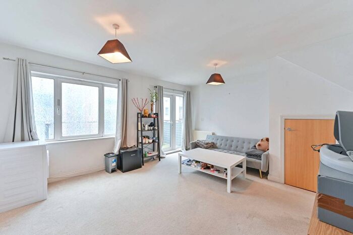 2 Bedroom Flat For Sale In Claremont Street, Greenwich, London, SE10