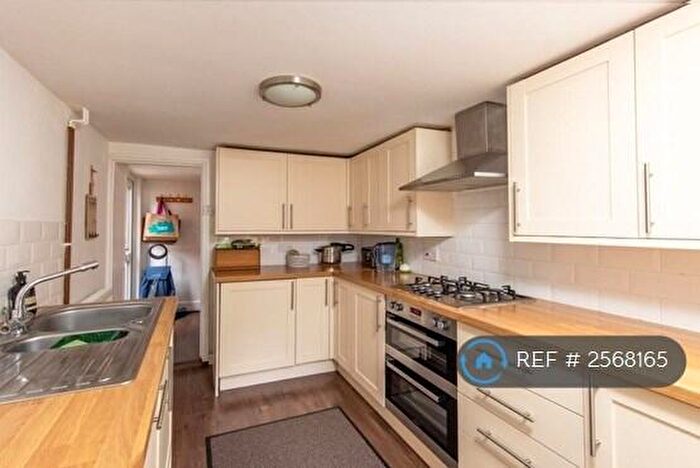 3 Bedroom Terraced House To Rent In Donnington Gardens, Reading, RG1