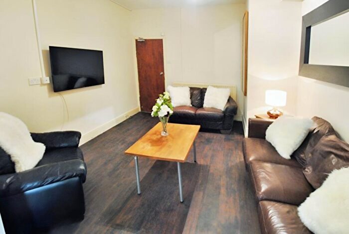 5 Bedroom House To Rent In Brailsford Road, Manchester, Greater Manchester, M14