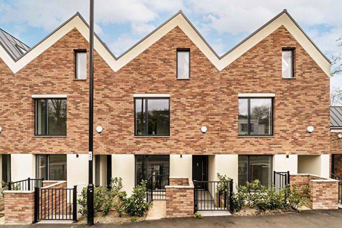 3 Bedroom Property For Sale In Beulah Hill, London, SE19