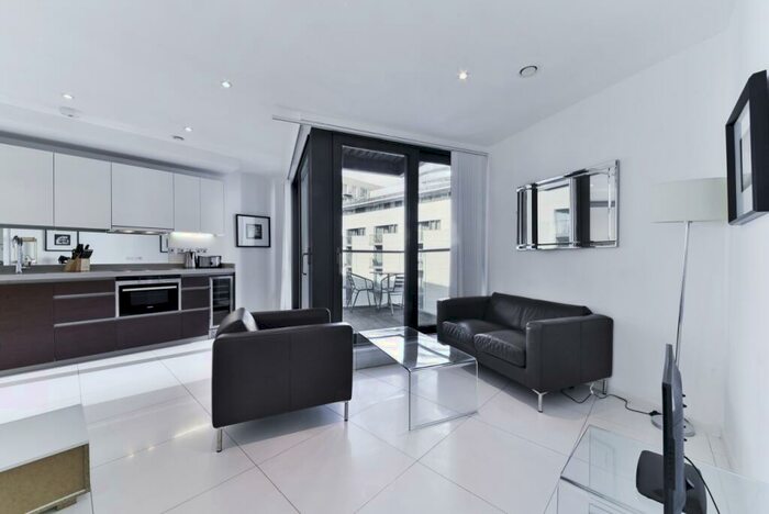 Flat To Rent In Baltimore Wharf, Canary Wharf, London, E14