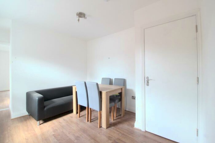1 Bedroom Flat To Rent In Queen Street, Maidenhead, SL6