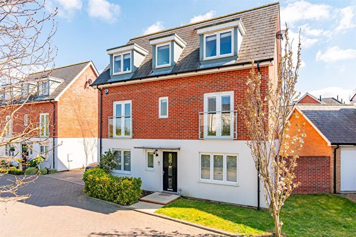 4 Bedroom Detached House For Sale In Appletree Way, Welwyn Garden City, AL7