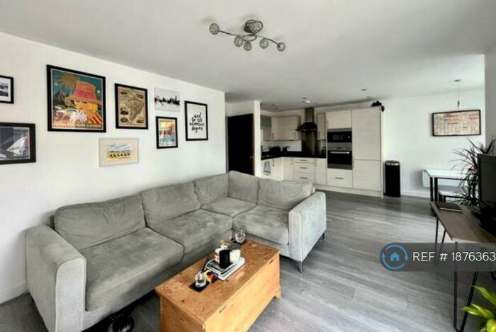 2 Bedroom Flat To Rent In Midlothian Court, Gateshead, NE8