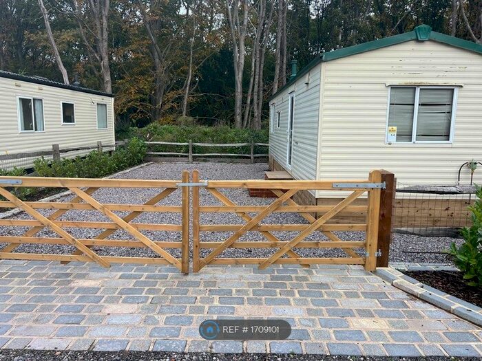 2 Bedroom Mobile/park Home To Rent In Plaistow Road, Godalming, GU8