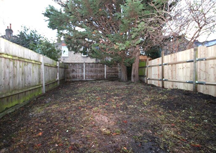 2 Bedroom Flat To Rent In Dongola Road, Seven Sisters, N17