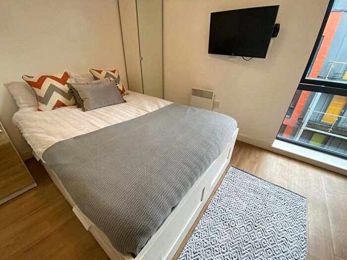 1 Bedroom Flat To Rent In Chapel Street, Salford, M3