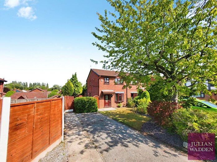 3 Bedroom Semi-Detached House For Sale In Felltop Drive, Reddish, Stockport, SK5