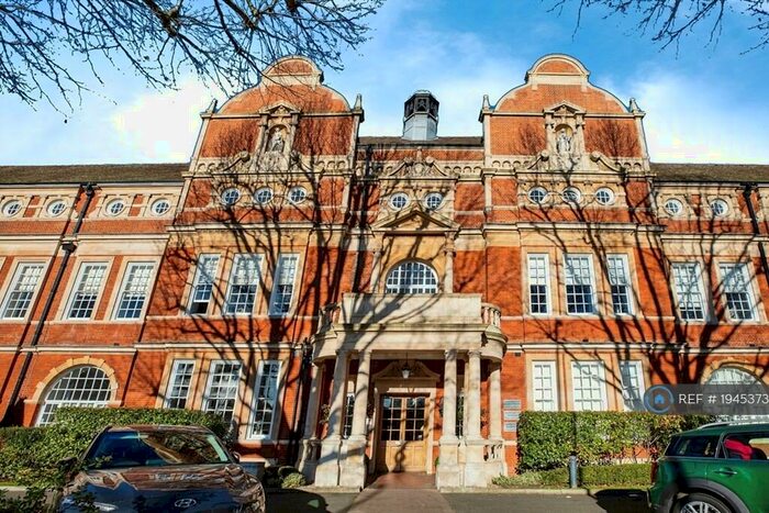 2 Bedroom Flat To Rent In Drapers Court, London, SW11