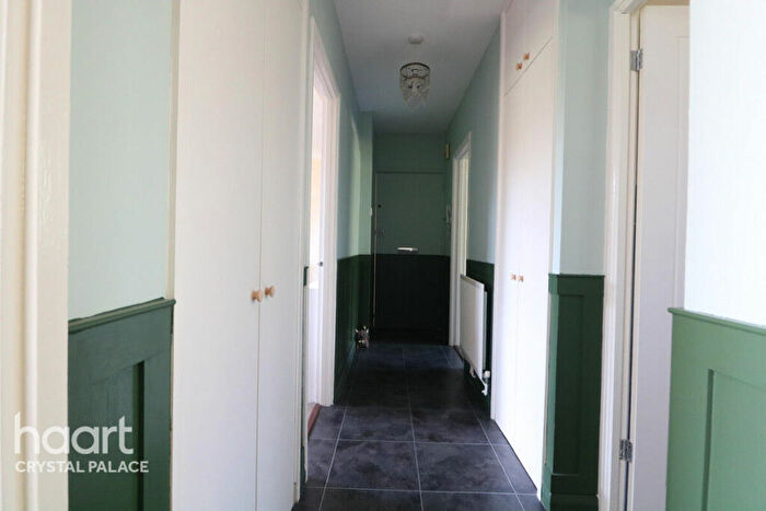 2 Bedroom Flat For Sale In Fox Hill, London, SE19