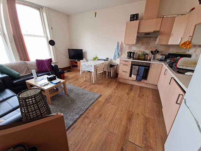 3 Bedroom House To Rent In Hyde Terrace, Leeds, LS2