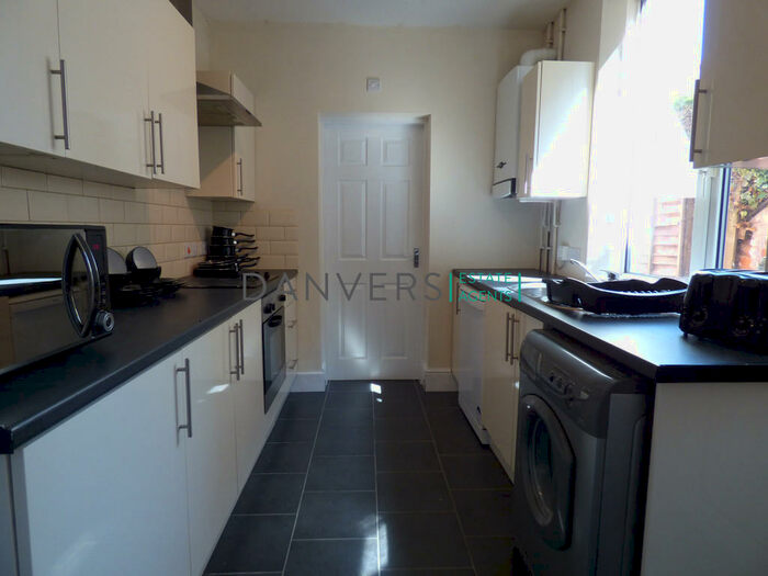 4 Bedroom Detached House To Rent In Walton Street, Leicester, LE3