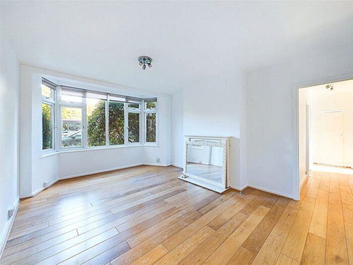 2 Bedroom Flat To Rent In The Grove, St. Margarets Road, St Margarets, Twickenham, TW1