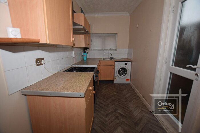 3 Bedroom Flat To Rent In |Ref: |, Portswood Road, Southampton, SO17