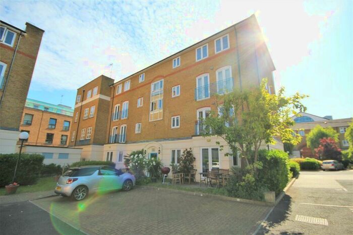 2 Bedroom Apartment To Rent In Fuller Close, Shoreditch, E2