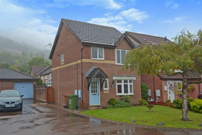 3 Bedroom Detached House For Sale In Bovil View, Machen, Caerphilly, CF83