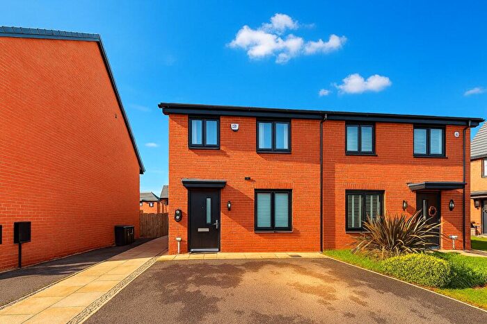 3 Bedroom Semi Detached House For Sale In Preserve Avenue, Droylsden, Manchester, M43