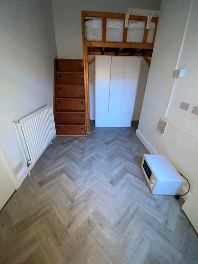 Studio To Rent In Northfield Road, London, N16
