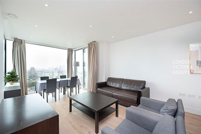 2 Bedroom Flat To Rent In Cassia House, Piazza Walk, London, E1