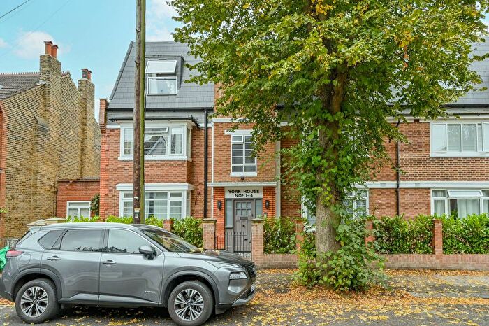 2 Bedroom Flat To Rent In York House, Poet's Corner, London, W3