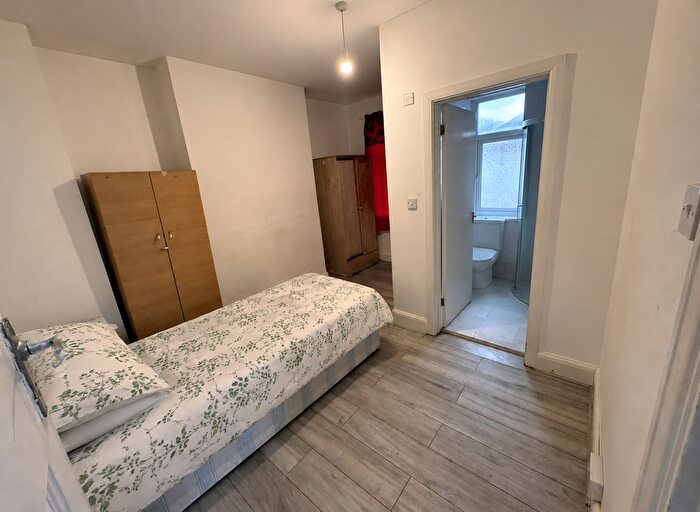 Studio To Rent In Pinner Green Area, Pinner, HA5