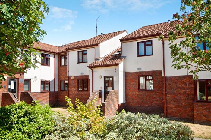 1 Bedroom Flat For Sale In Teresa Mews, Walthamstow, E17