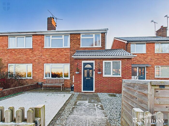 3 Bedroom Semi Detached House For Sale In Grasmere, Aylesbury, HP21