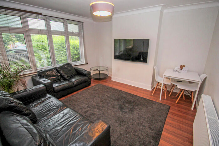 4 Bedroom Semi-Detached House To Rent In Stanmore Crescent, Burley, Leeds, LS4