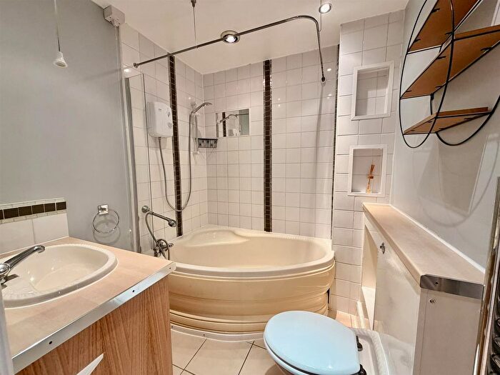 2 Bedroom Flat To Rent In A Alcester Road, Studley, B80