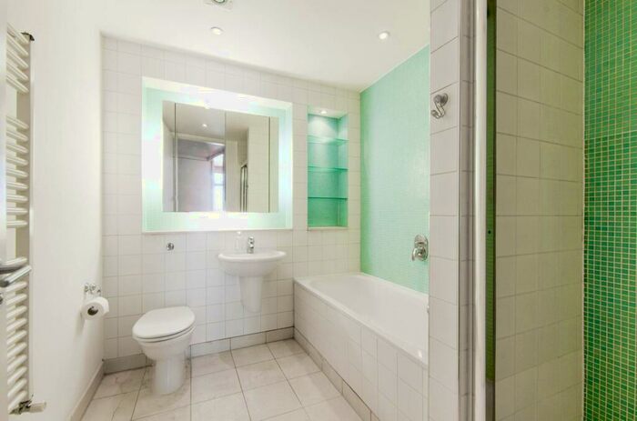 2 Bedroom Flat To Rent In Amwell Street, Clerkenwell, London, EC1R