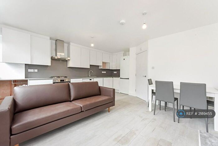 4 Bedroom Maisonette To Rent In Halstead Court, London, N1