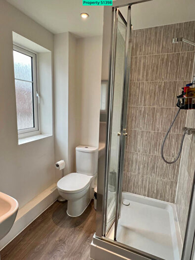 2 Bedroom Flat For Sale In Foxglove Drive, Crawley, RH10