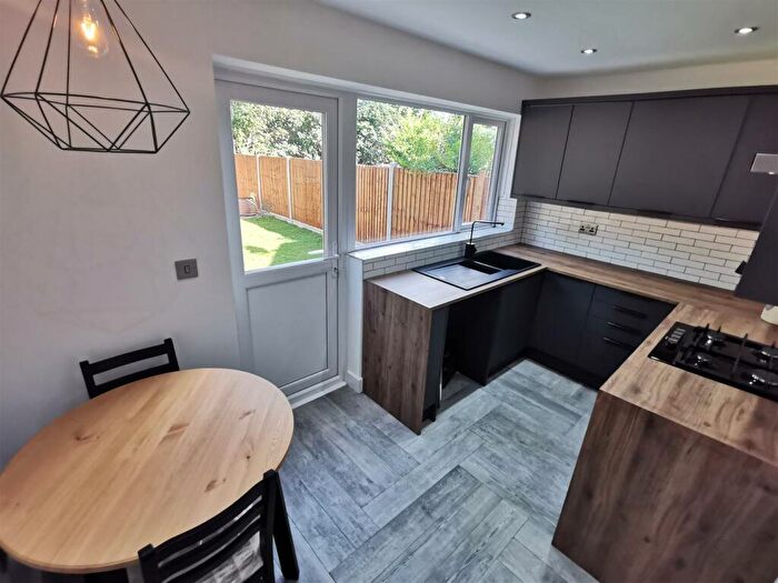 3 Bedroom Semi-Detached House To Rent In Birchley Rise, Solihull, B92