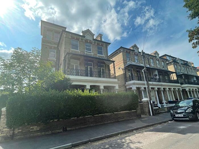 3 Bedroom Flat To Rent In Adrian Square, Westgate, CT8