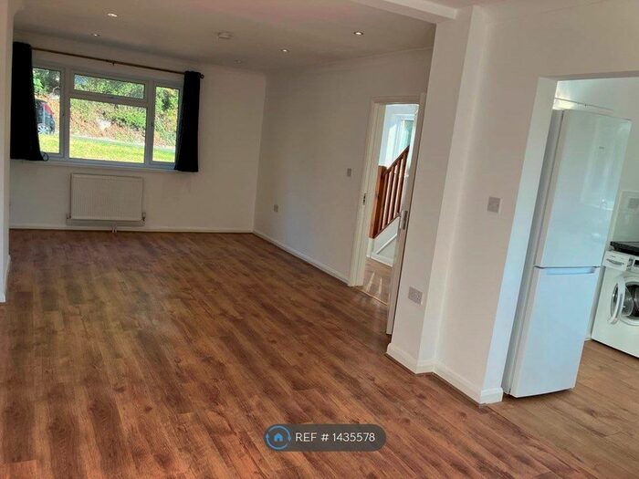 3 Bedroom Semi-Detached House To Rent In Tubbenden Lane, Orpington, BR6