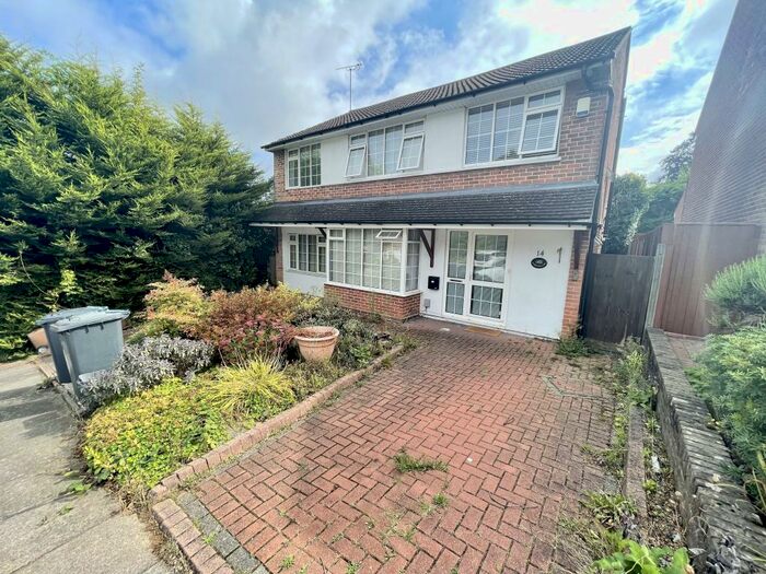 5 Bedroom House To Rent In Parkland Drive, Luton, LU1