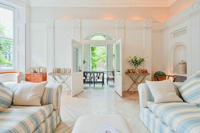 2 Bedroom Flat To Rent In Cornwall Gardens, South Kensington, London, SW7