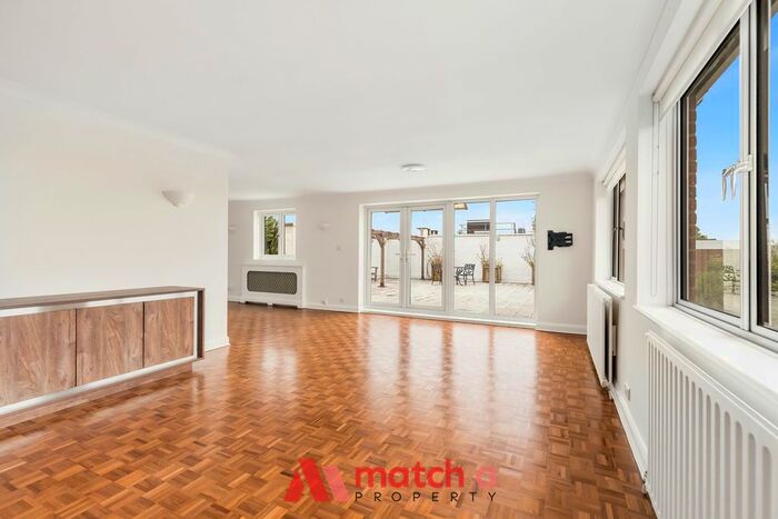 3 Bedroom Flat To Rent In Hanger Vale Lane, London, W5