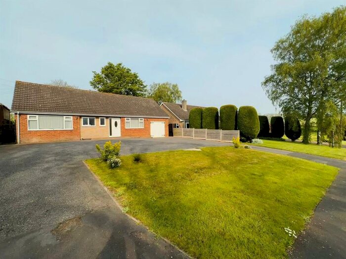 4 Bedroom Bungalow For Sale In Burton Road, Flixborough, DN15