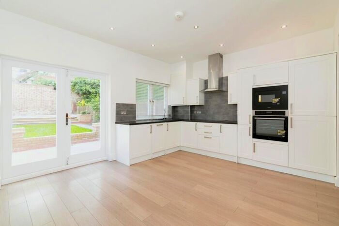 2 Bedroom Flat To Rent In Riversdale Road, N5