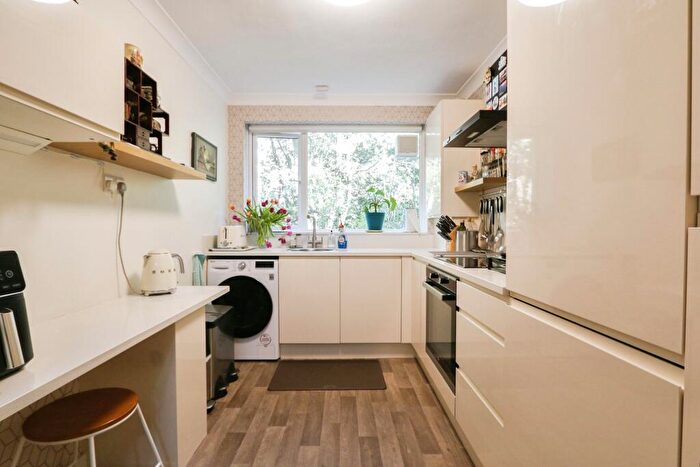 2 Bedroom Flat For Sale In Dean Park Road, Bournemouth, Dorset, BH1