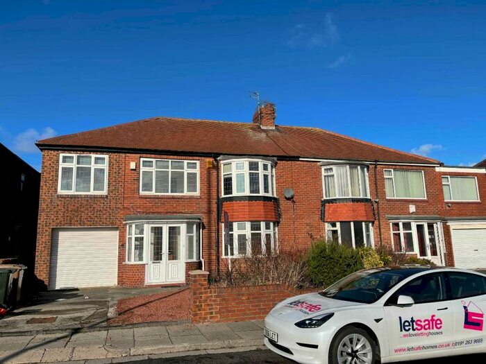 5 Bedroom Semi-Detached House To Rent In Beach Road, Tynemouth. ., NE30